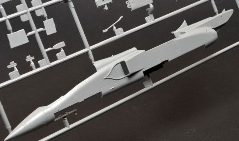 Mitsubishi F-1