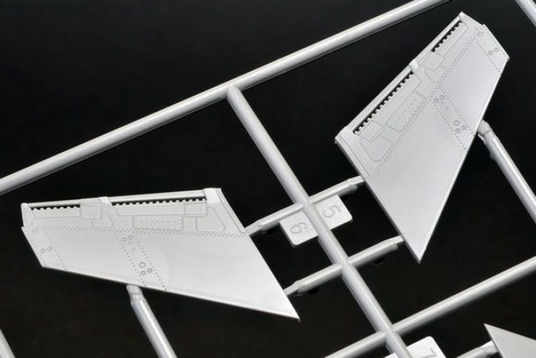 Mitsubishi F-1