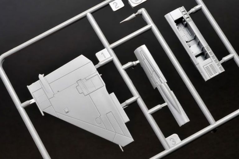 Mitsubishi F-1