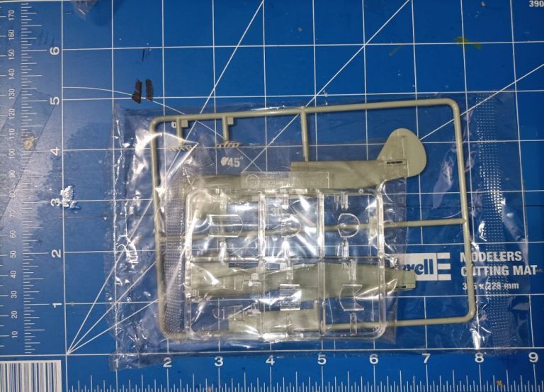 P-40E Warhawk + PE Sheet + Masks  EDUARD