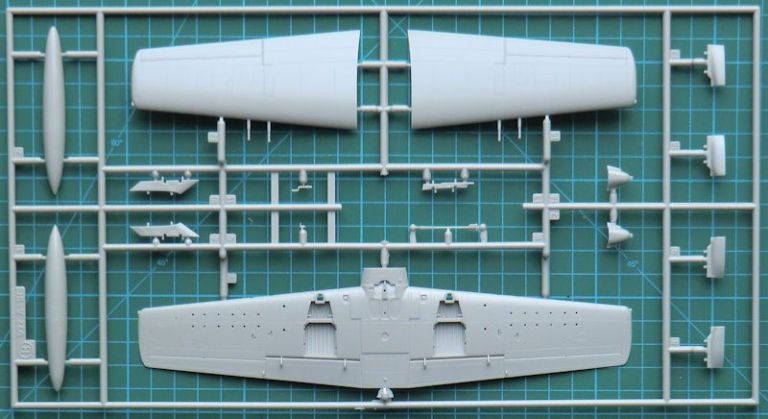 A-1H Skyraider US Navy w/General Purpose Bombs