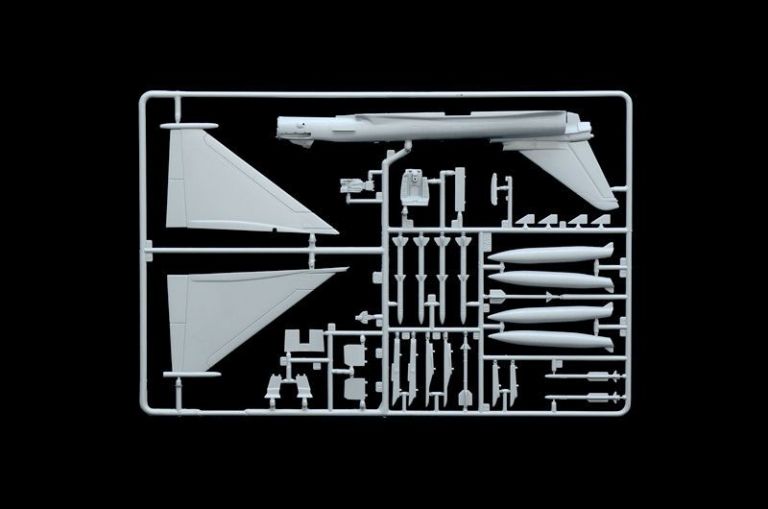 Eurofighter EF-2000 Typhoon R.A.F. Service Italeri