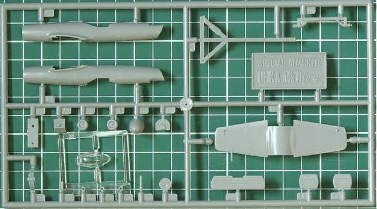 Mitsubishi G4M2E Type 1 Attack Bomber (Betty) Model 24 Tei w/MXY7 Ohka Model 11 1:72