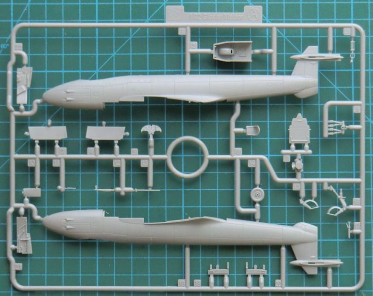 Gloster Meteor F.1 CYBER-HOBBY